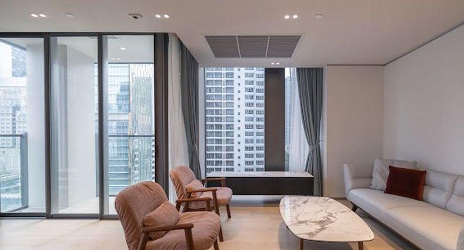 For rent 2 bedrooms condo in Pathum Wan, Bangkok