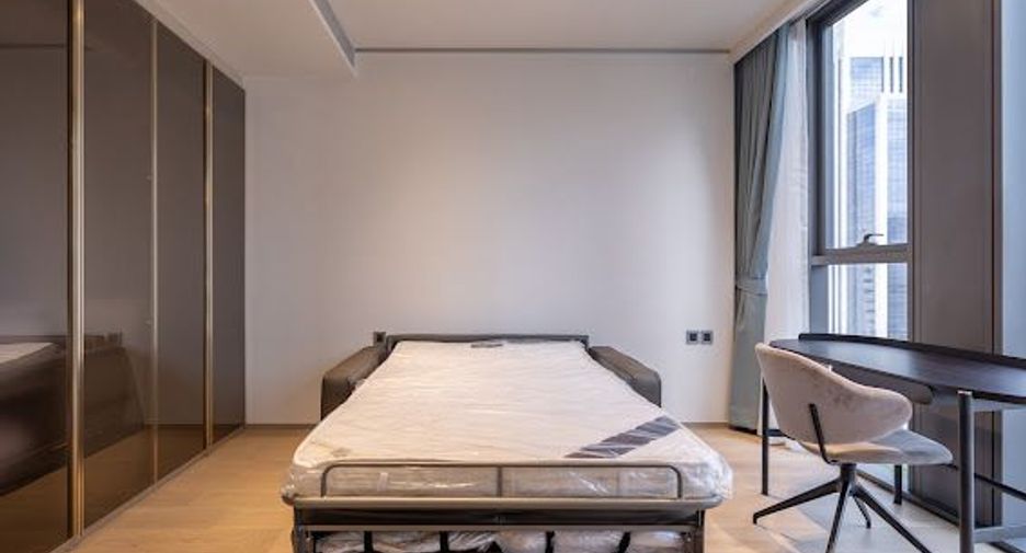 For rent 2 bedrooms condo in Pathum Wan, Bangkok