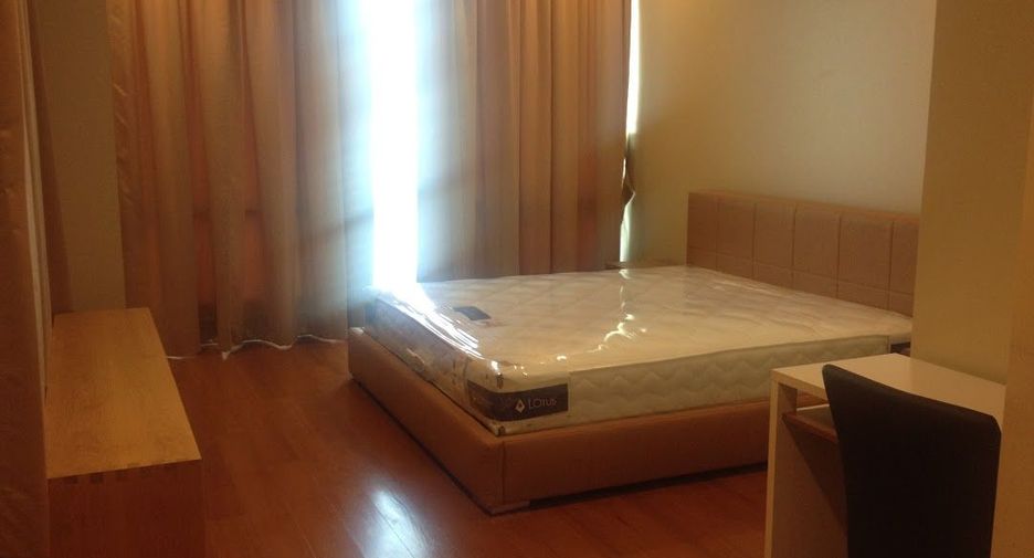 For rent 4 bedrooms condo in Khlong Toei, Bangkok