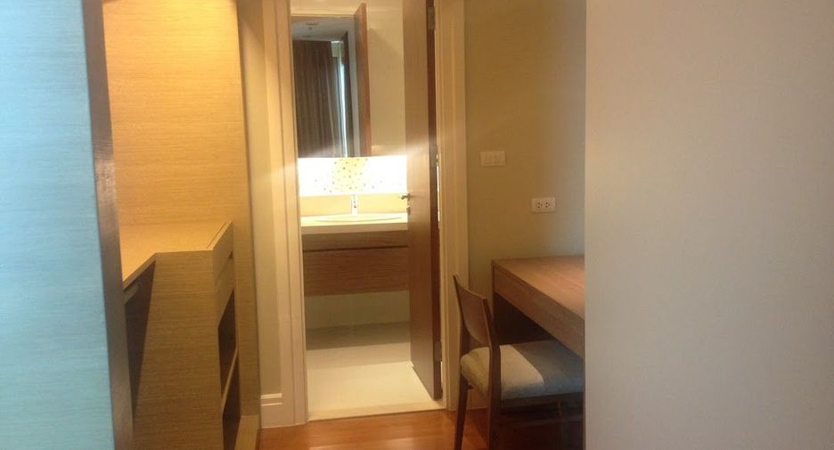 For rent 4 bedrooms condo in Khlong Toei, Bangkok