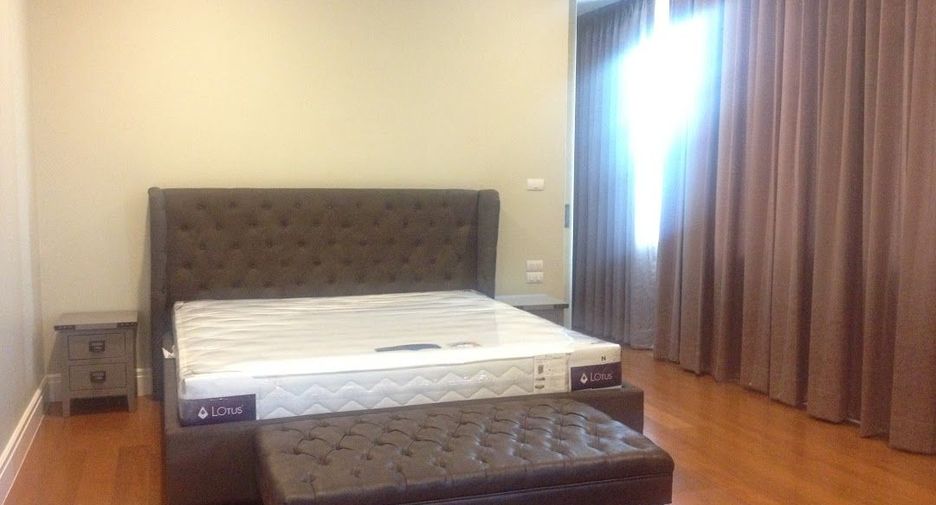 For rent 4 bedrooms condo in Khlong Toei, Bangkok