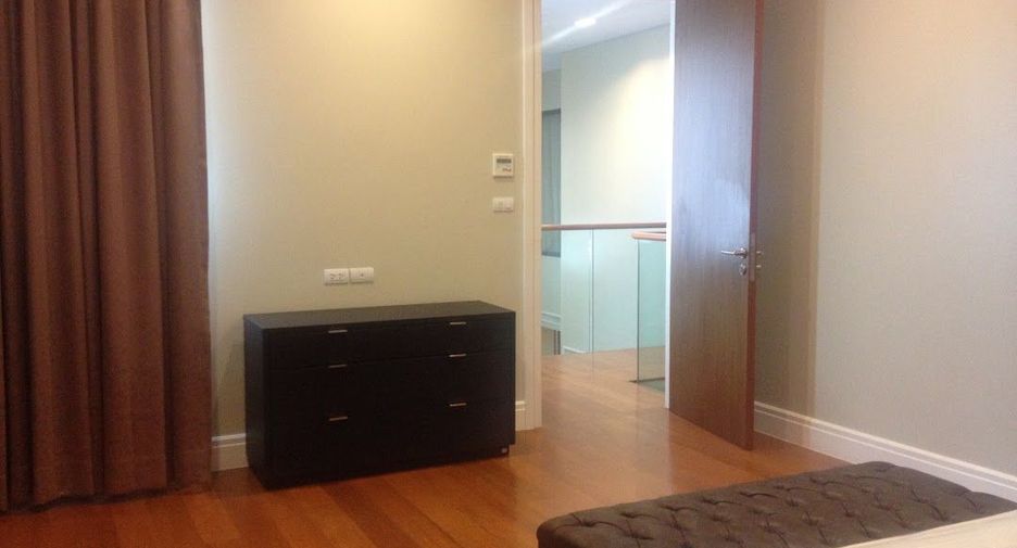 For rent 4 bedrooms condo in Khlong Toei, Bangkok