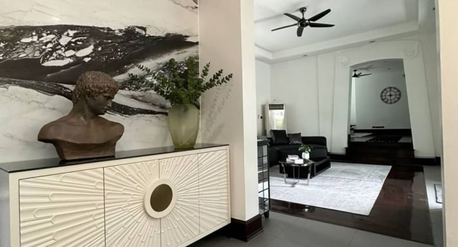 Villa en alquiler de 4 habitaciones en Watthana, Bangkok
