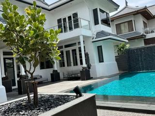 For rent 4 bed villa in Watthana, Bangkok