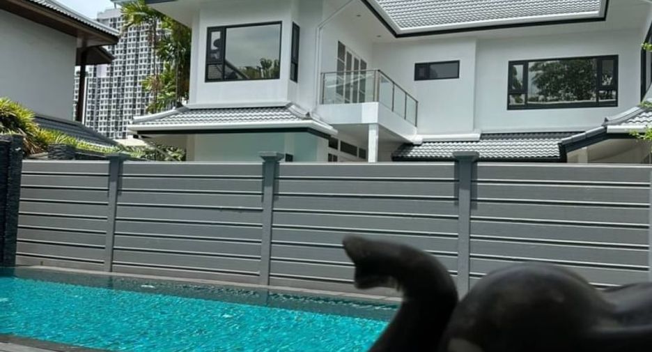 Villa en alquiler de 4 habitaciones en Watthana, Bangkok