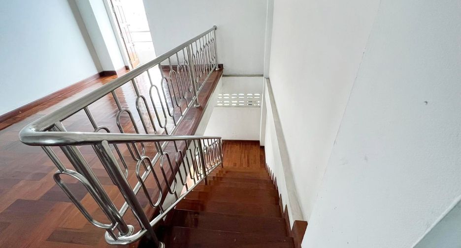 出售 7 卧室 办公室 在 Mueang Samut Prakan, Samut Prakan