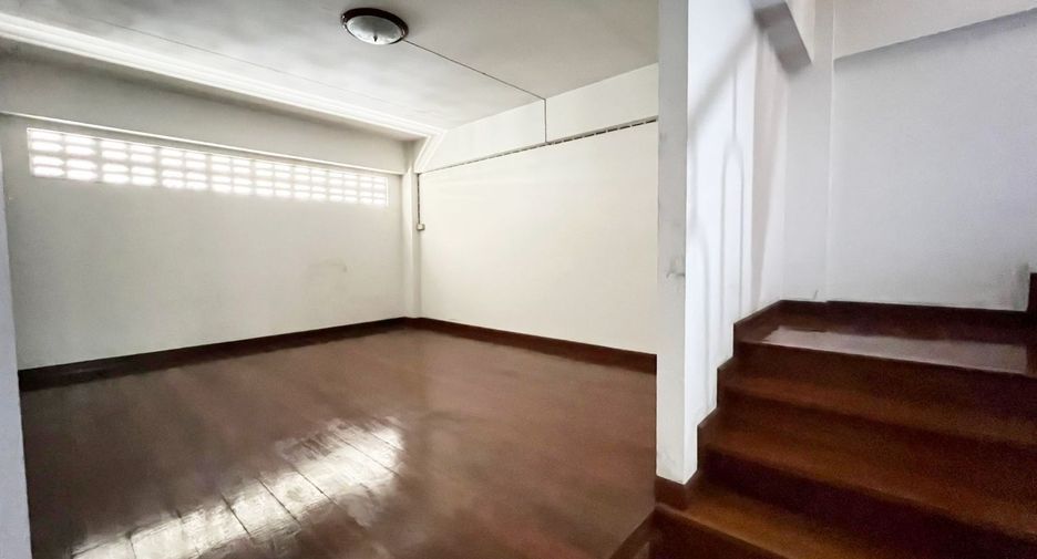 出售 7 卧室 办公室 在 Mueang Samut Prakan, Samut Prakan
