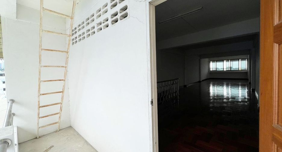 出售 7 卧室 办公室 在 Mueang Samut Prakan, Samut Prakan