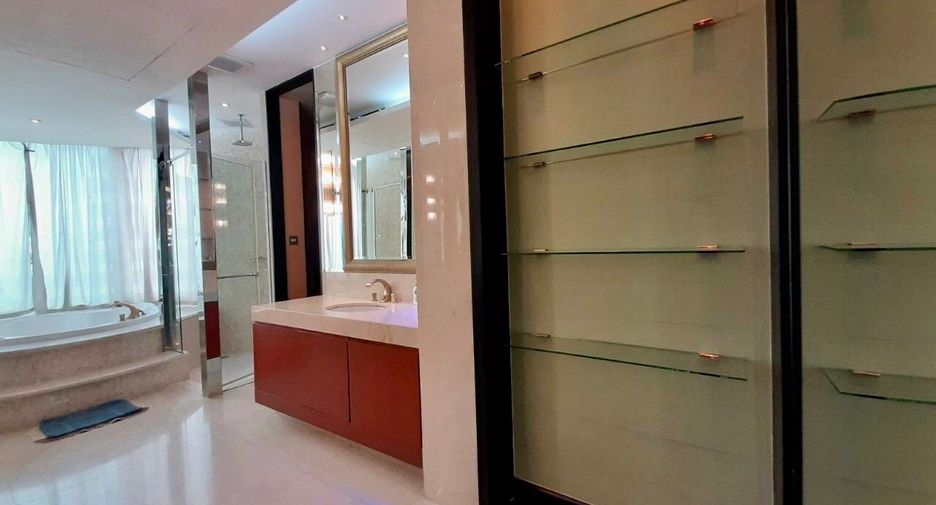 Wohnung zur Miete mit 3 Zimmer in Sathon, Bangkok
