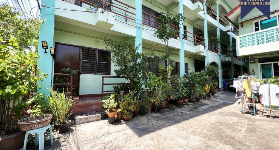 For sale 18 bed apartment in Mueang Samut Prakan, Samut Prakan