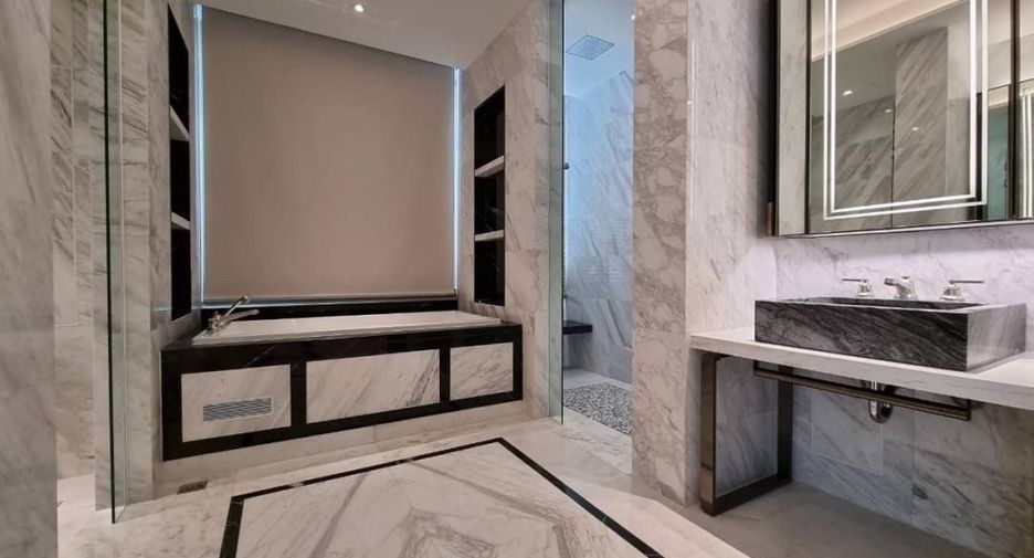 For rent 2 bedrooms condo in Khlong San, Bangkok