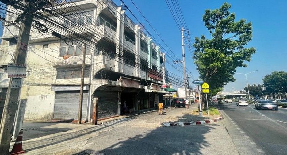 For sale 5 Beds apartment in Nong Khaem, Bangkok