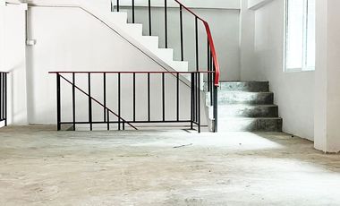 For sale 6 ベッドルーム retail Space in Mueang Samut Sakhon, Samut Sakhon