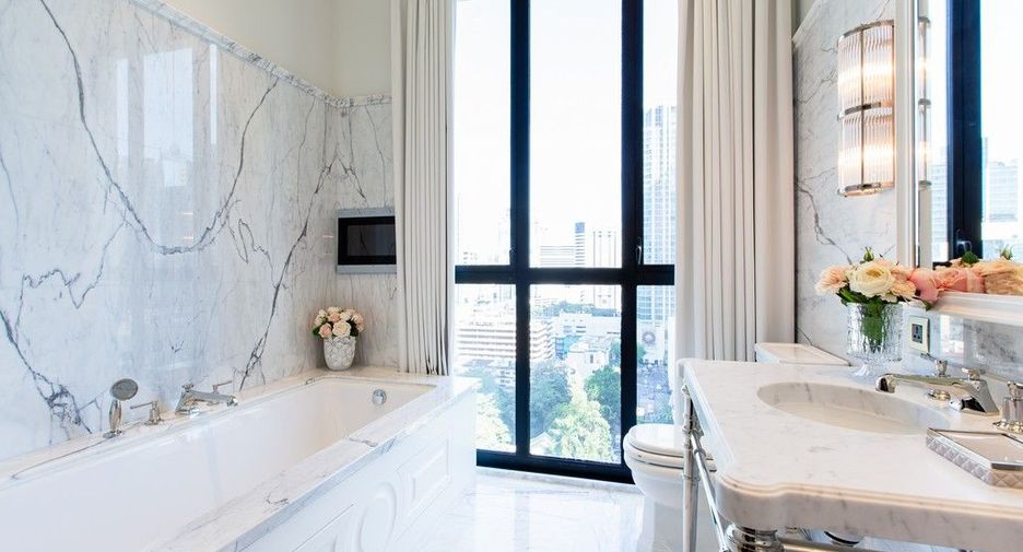 For sale 2 bedrooms condo in Pathum Wan, Bangkok