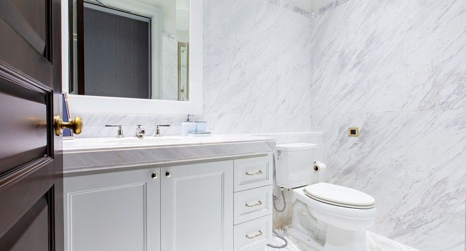 For sale 2 bedrooms condo in Pathum Wan, Bangkok