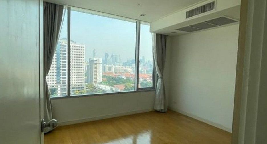 For rent 4 Beds condo in Bang Rak, Bangkok