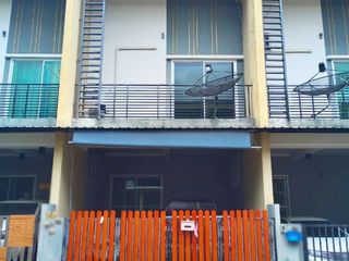 For sale 3 bed townhouse in Pluak Daeng, Rayong