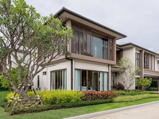 For sale 5 bedrooms house in Bang Kapi, Bangkok