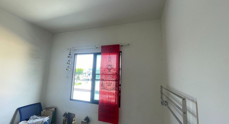 For sale 3 bedrooms townhouse in Mueang Pathum Thani, Pathum Thani