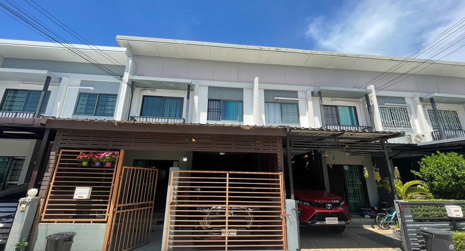 For sale 3 bedrooms townhouse in Mueang Pathum Thani, Pathum Thani