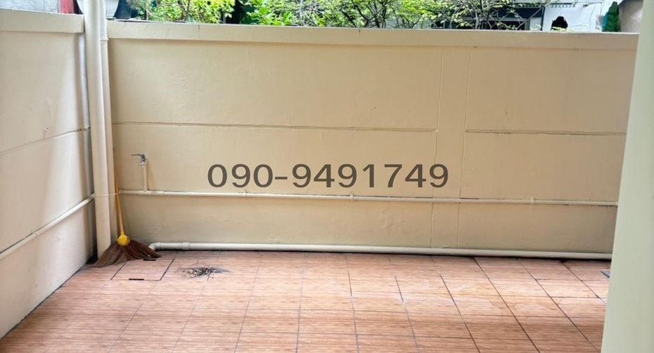 For rent 3 bedrooms townhouse in Lat Krabang, Bangkok