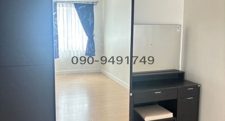 For rent 3 bedrooms townhouse in Lat Krabang, Bangkok