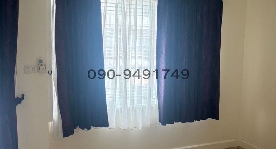 For rent 3 bedrooms townhouse in Lat Krabang, Bangkok