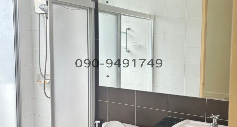 For rent 3 bedrooms townhouse in Lat Krabang, Bangkok