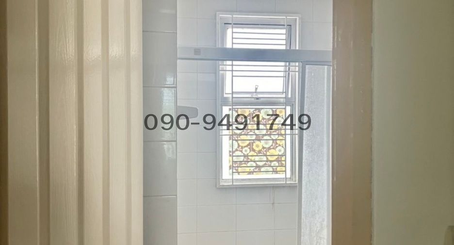 For rent 3 bedrooms townhouse in Lat Krabang, Bangkok