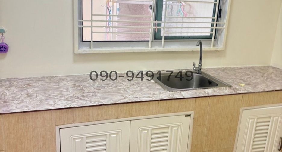 For rent 3 bedrooms townhouse in Lat Krabang, Bangkok