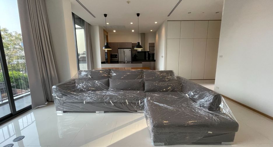 For rent studio condo in Khlong Toei, Bangkok
