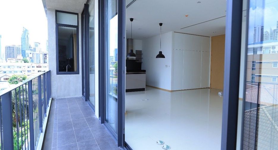 For rent studio condo in Khlong Toei, Bangkok