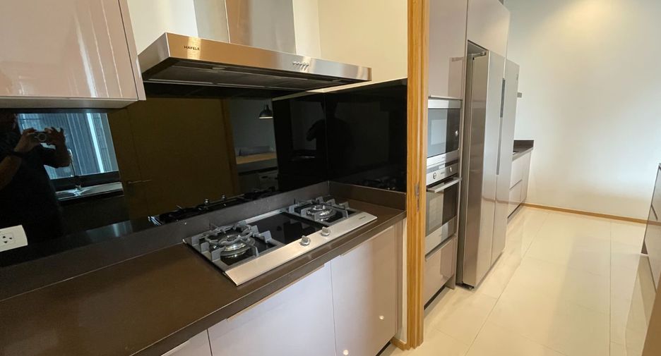 For rent studio condo in Khlong Toei, Bangkok