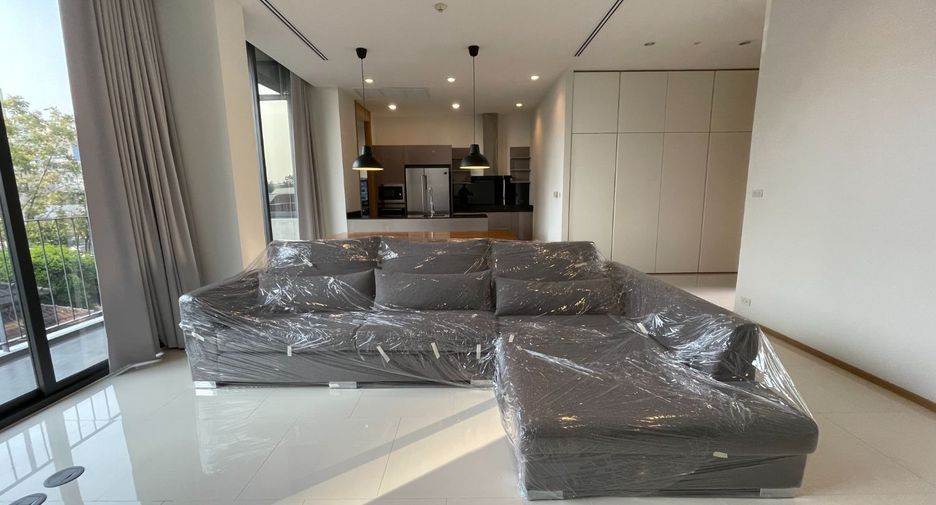 For rent studio condo in Khlong Toei, Bangkok