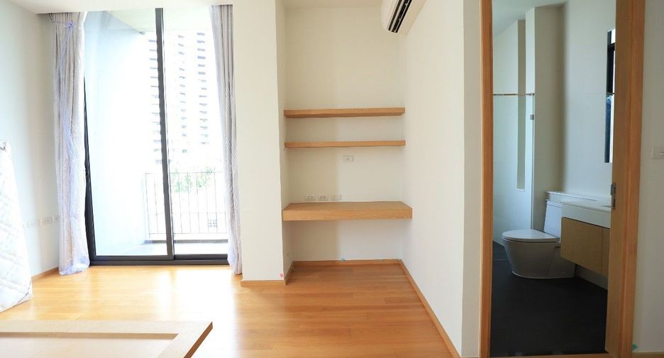 For rent studio condo in Khlong Toei, Bangkok