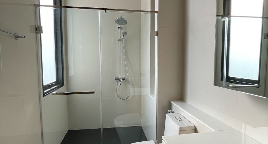 For rent studio condo in Khlong Toei, Bangkok