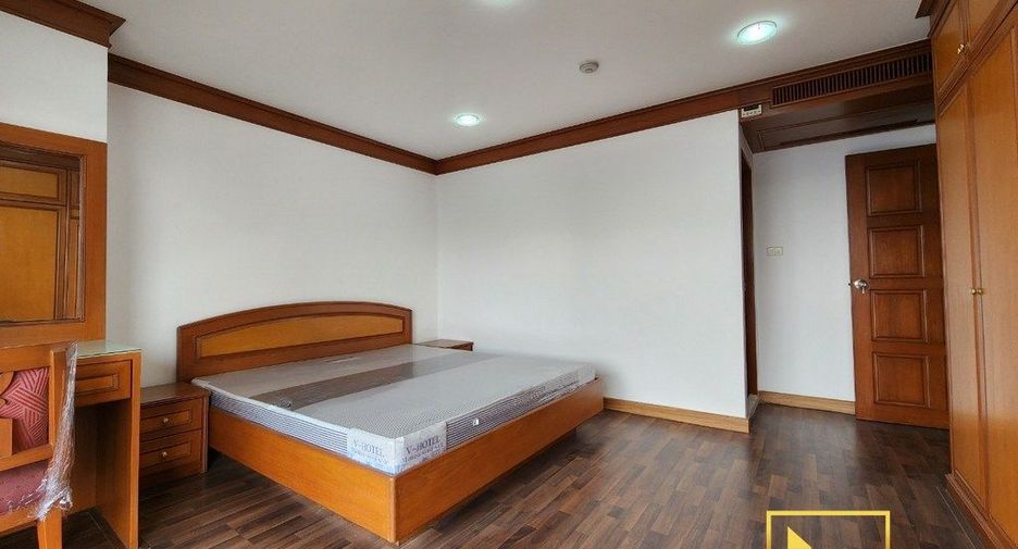 For rent 3 bedrooms condo in Watthana, Bangkok