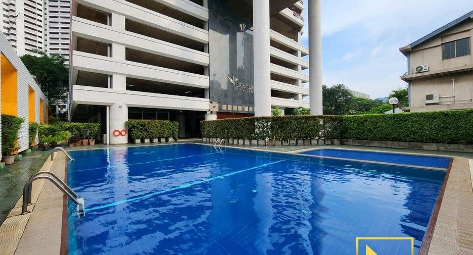 For rent 3 bedrooms condo in Watthana, Bangkok