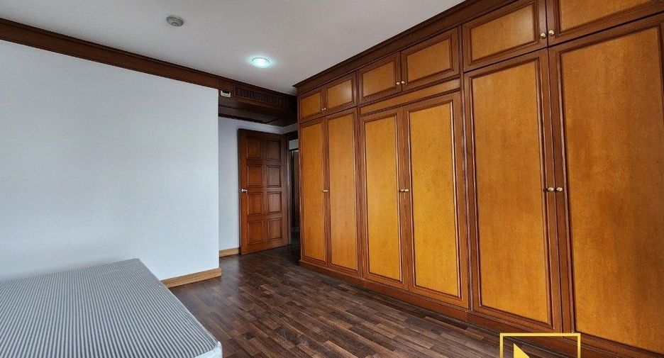 For rent 3 bedrooms condo in Watthana, Bangkok