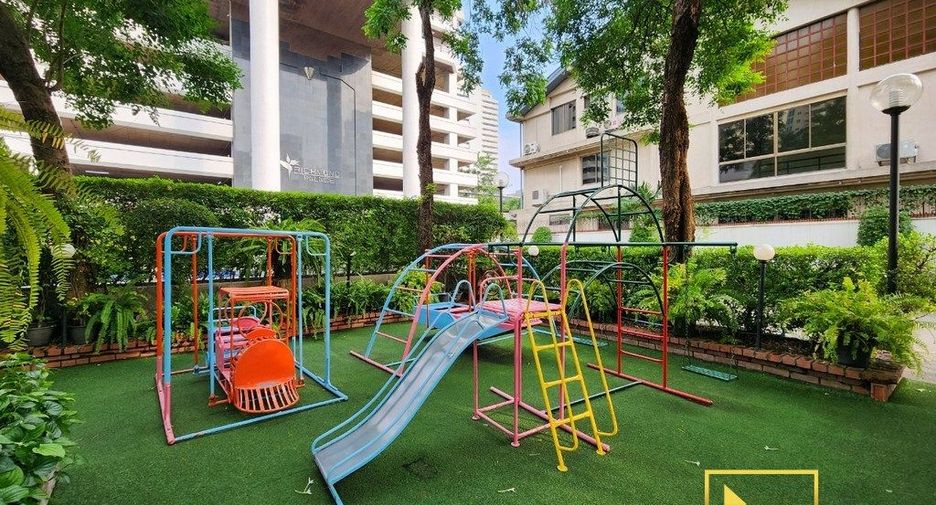 For rent 3 bedrooms condo in Watthana, Bangkok