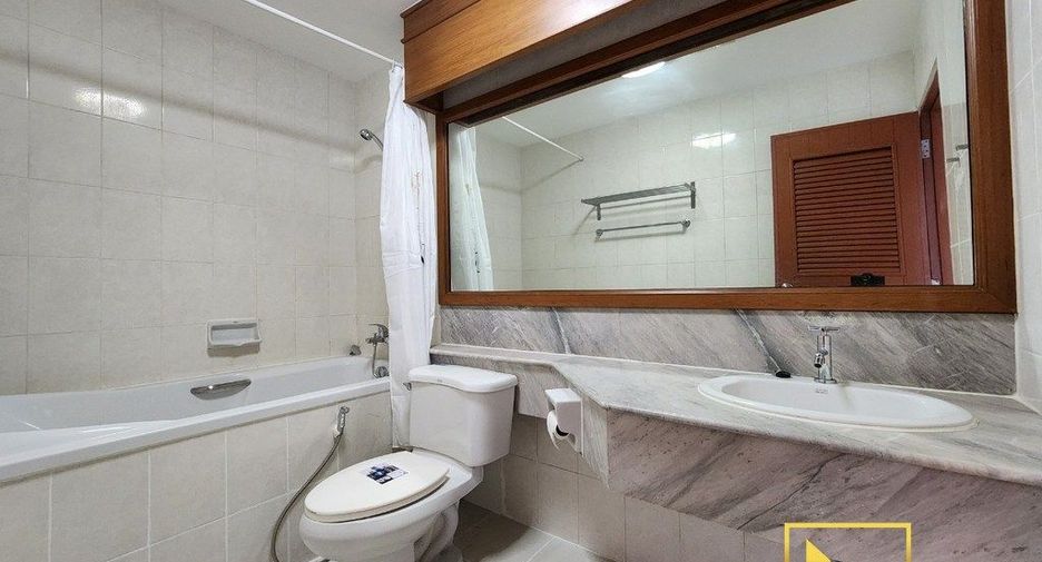 For rent 3 bedrooms condo in Watthana, Bangkok