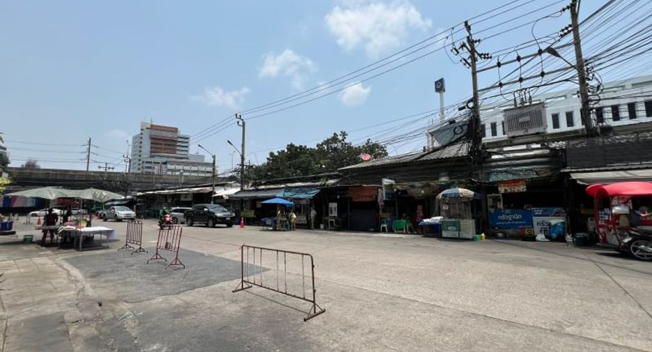 For sale retail Space in Huai Khwang, Bangkok