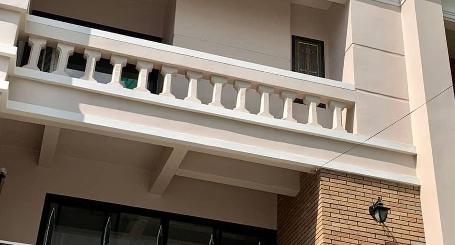 For rent 8 bedrooms office in Khlong Toei, Bangkok