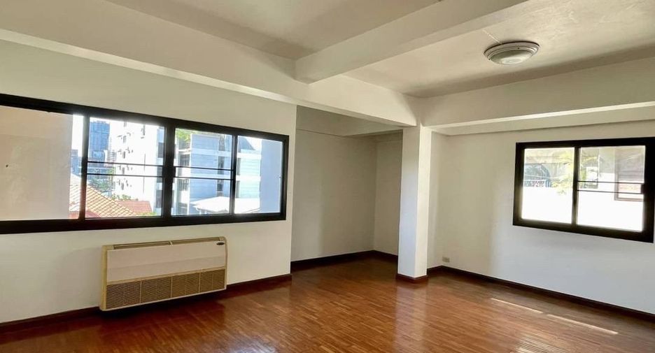For rent 8 bedrooms office in Khlong Toei, Bangkok