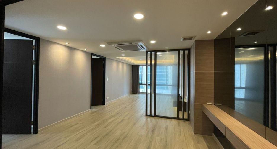 Wohnung zur Miete mit 3 Zimmer in Pathum Wan, Bangkok