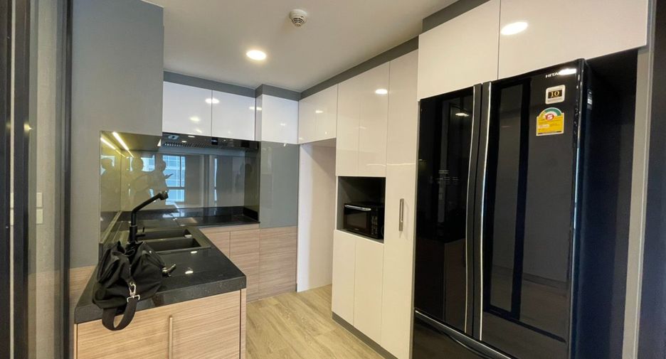 Wohnung zur Miete mit 3 Zimmer in Pathum Wan, Bangkok