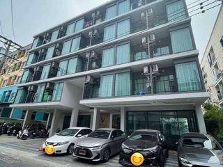 For sale 23 bed serviced apartment in Huai Khwang, Bangkok