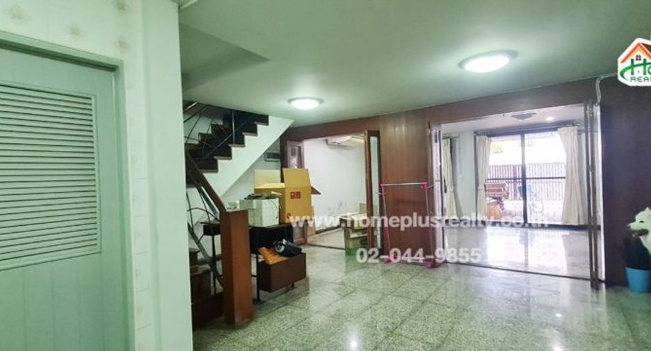 For sale 3 bedrooms townhouse in Phaya Thai, Bangkok