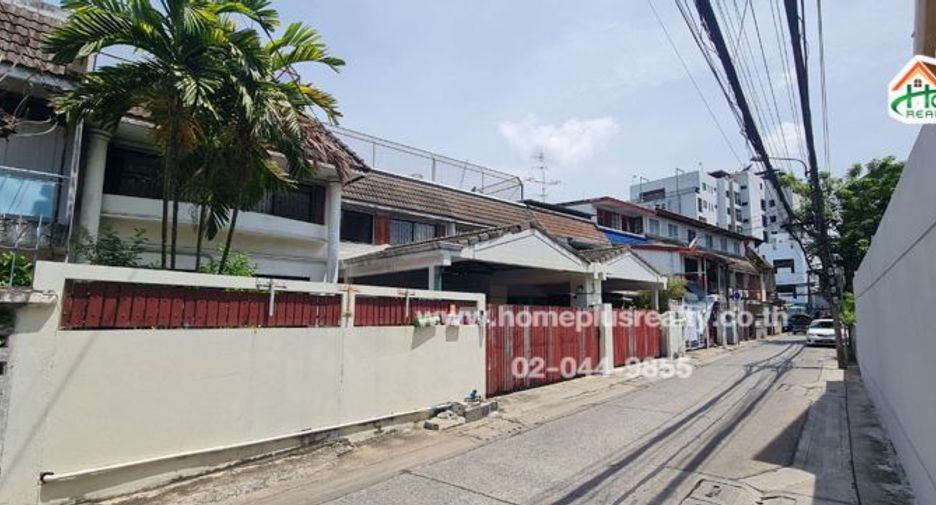 For sale 3 bedrooms townhouse in Phaya Thai, Bangkok