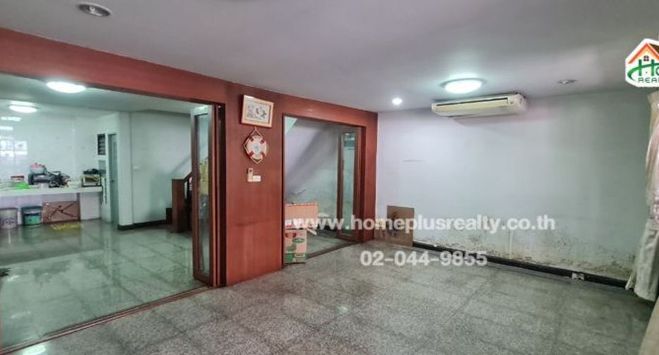 For sale 3 bedrooms townhouse in Phaya Thai, Bangkok